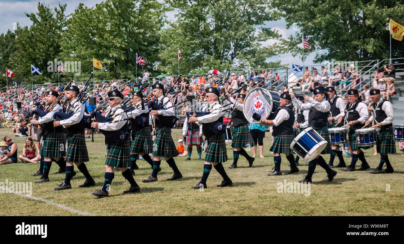 Fergus, Ontario, Kanada - 08 11 2018: Durham regionale Polizei Rohre und Trommeln Band die Teilnahme an der Pipe Band Contest von Pipers und Pipe Band gehalten Stockfoto
