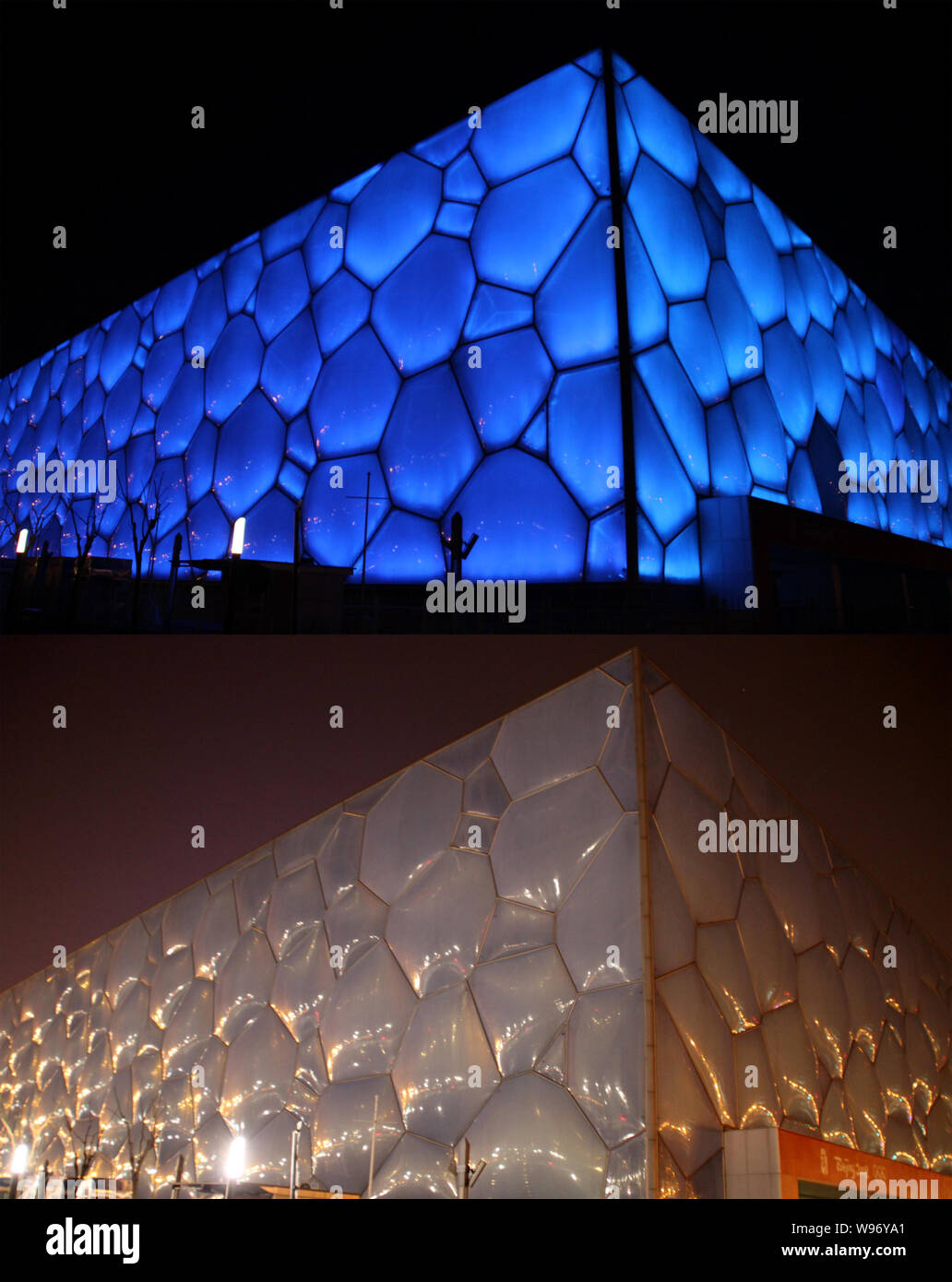 Das zusammengesetzte Bild zeigen die National Aquatics Centre, da das Wasser Cube bekannt vor, oben, und nachdem die Beleuchtung ausgeschaltet sind die Erde Ho zu markieren Stockfoto