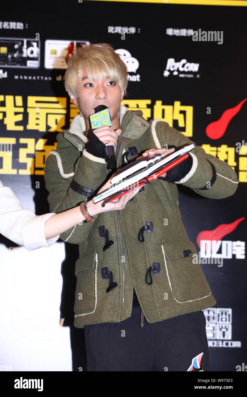 Hong Kong Sänger Endy Chow besucht eine Werbeveranstaltung für die ultimative Song Chart Top 5 Sänger in Hongkong, China, 3. Dezember 2012 teilnehmen. Stockfoto
