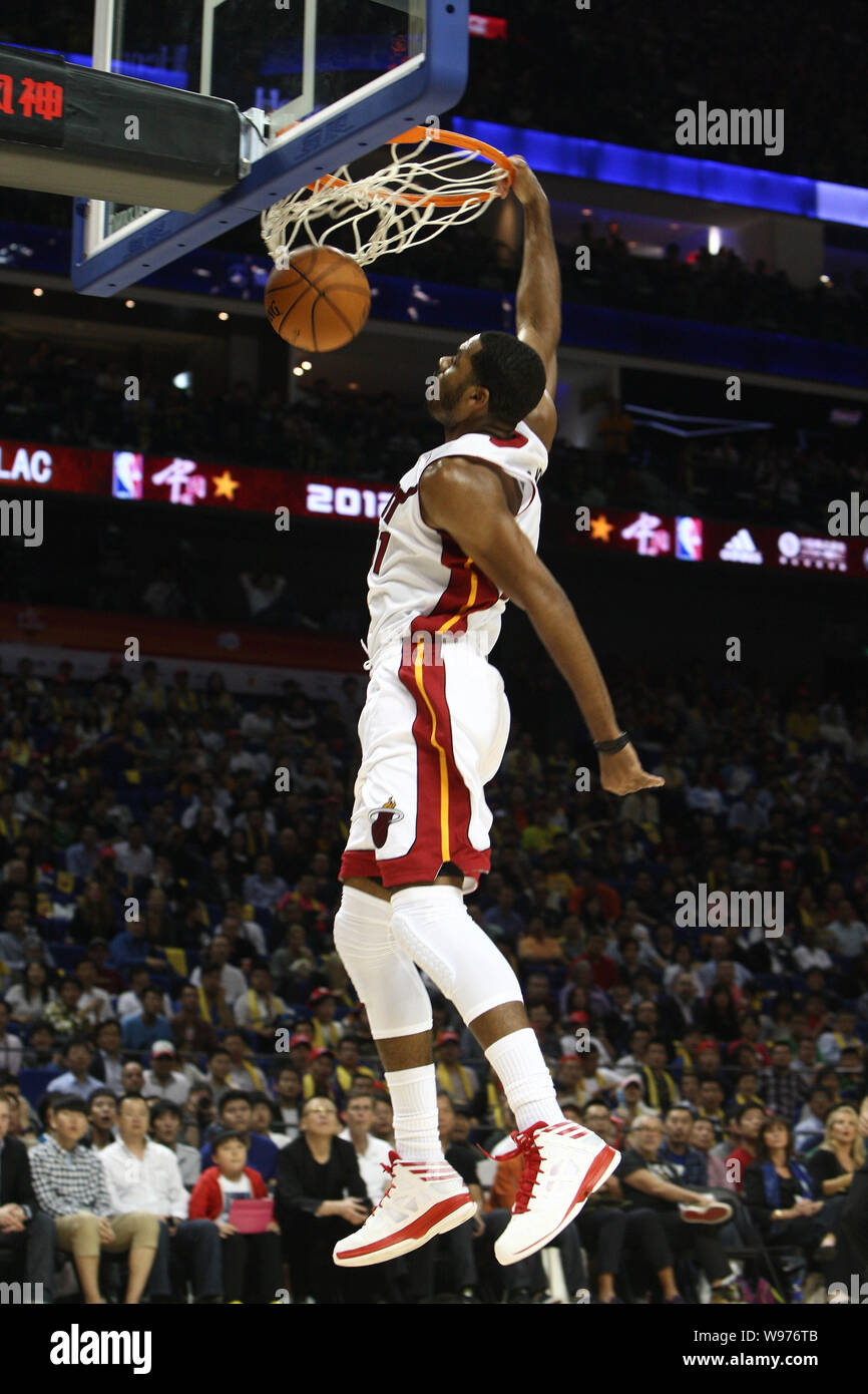 Rodney Carney der Miami Heat dunks gegen die Los Angeles Clippers im zweiten Spiel des NBA China Spiele in Shanghai, China, 14. Oktober Stockfoto