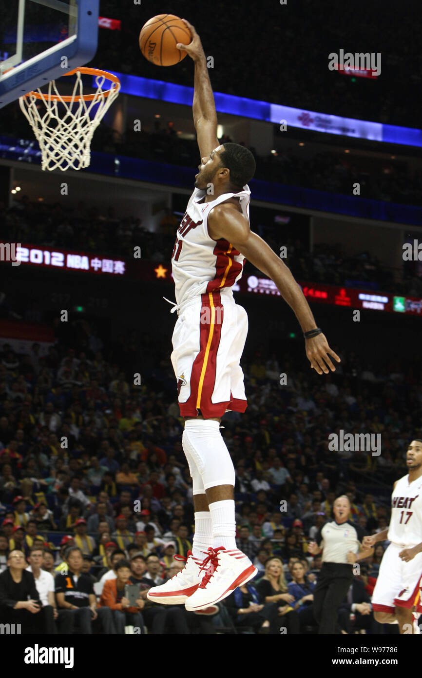 Rodney Carney der Miami Heat springt gegen die Los Angeles Clippers im zweiten Spiel des NBA China Spiele in Shanghai, China, 14 dunk Stockfoto