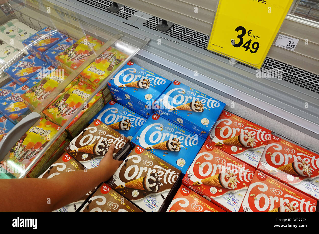 Eiscreme in einem Supermarkt Stockfoto