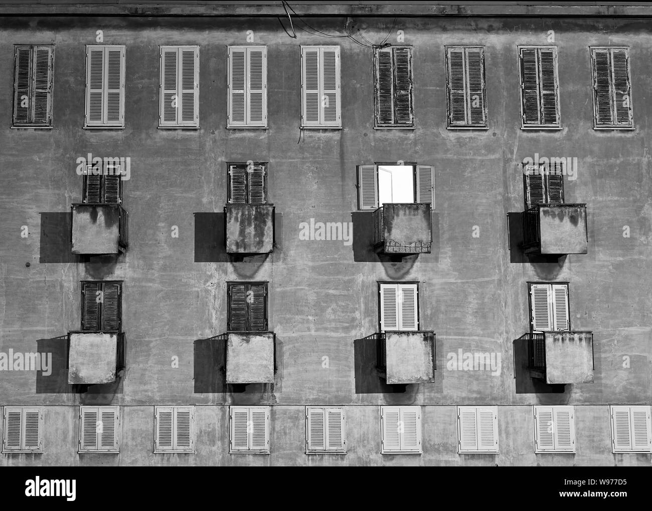 Symmetrische Balkone in einem Gebäude Stockfoto