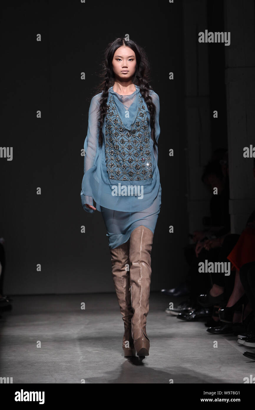 Vera Wang Modenschau Stockfotos Und Bilder Kaufen Alamy