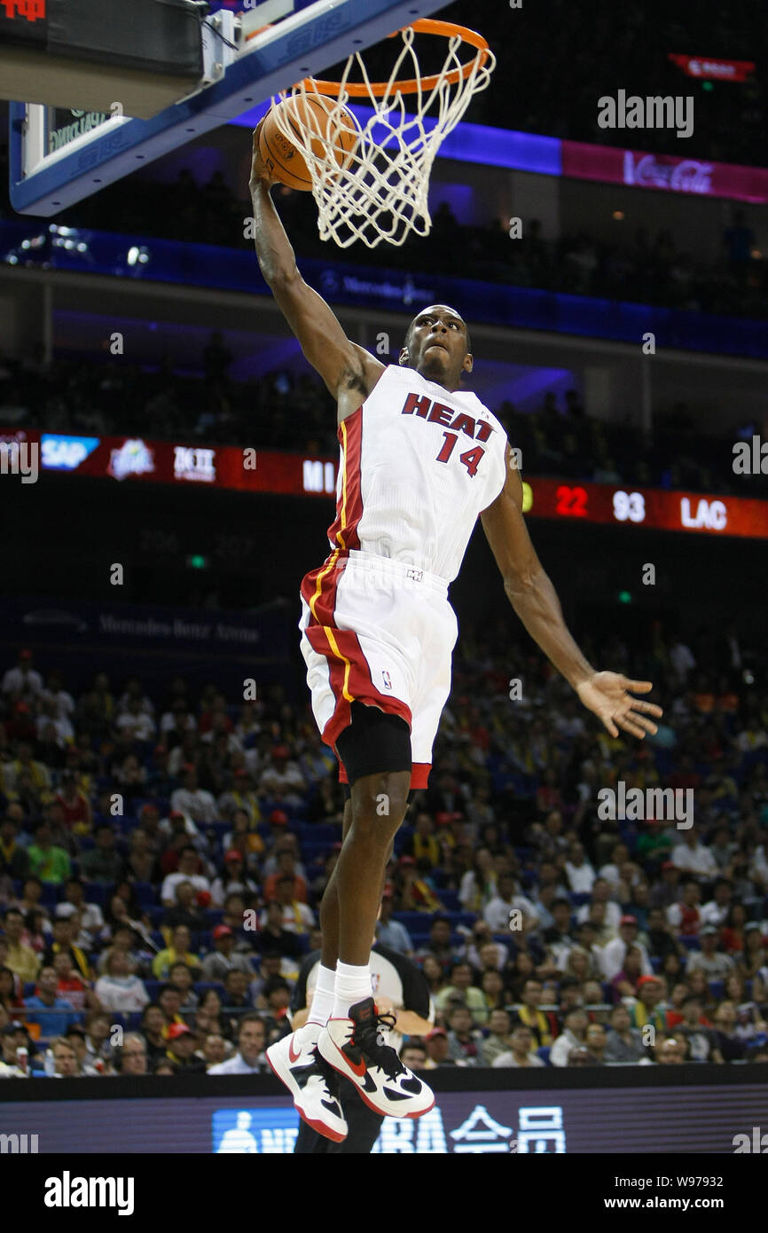 Terrel Harris der Miami Heat springt gegen die Los Angeles Clippers im zweiten Spiel des NBA China Spiele in Shanghai, China, 14 dunk Stockfoto