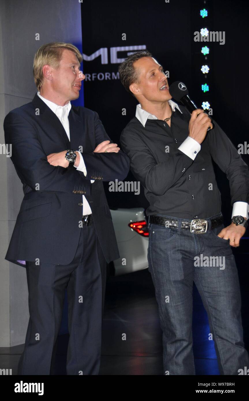 Finnische ehemalige Formel-1-Weltmeister Mika Häkkinen Rennfahrer (L