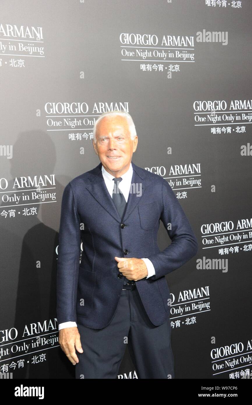 Der italienische Designer Giorgio Armani stellt während der Giorgio Armani Fashion Show in Peking, China, 31. Mai 2012. Stockfoto