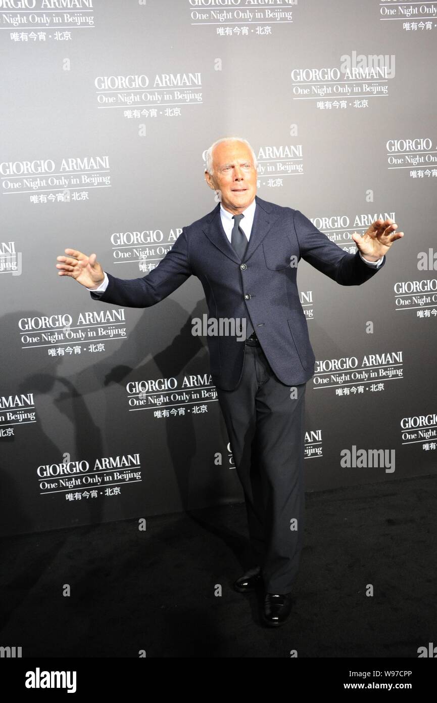 Der italienische Designer Giorgio Armani stellt während der Giorgio Armani Fashion Show in Peking, China, 31. Mai 2012. Stockfoto