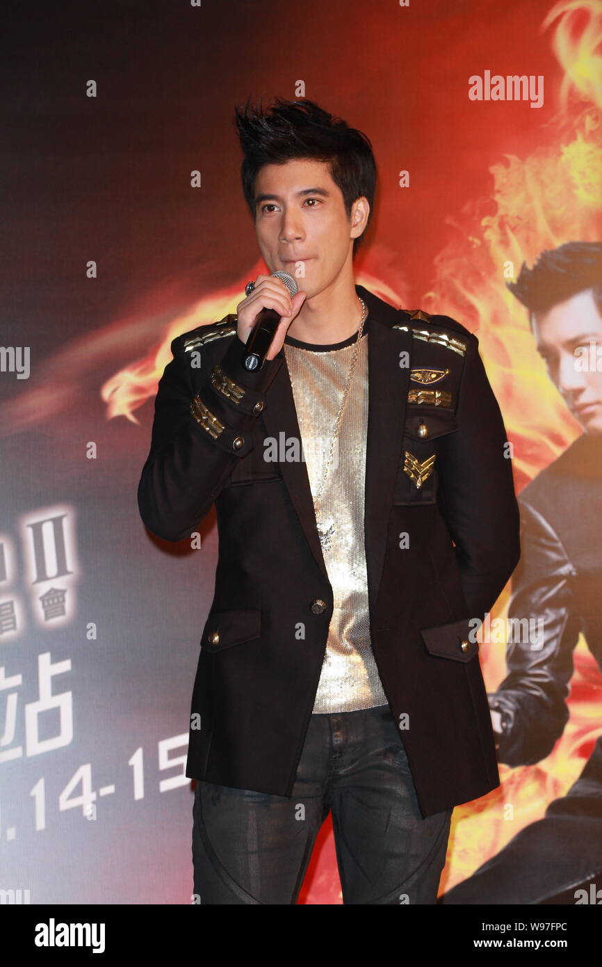 Taiwanesische Sängerin Lee-hom Wong während einer Pressekonferenz für seine kommenden Konzert in Hongkong, China, 6. Juli 2012 spricht. Stockfoto