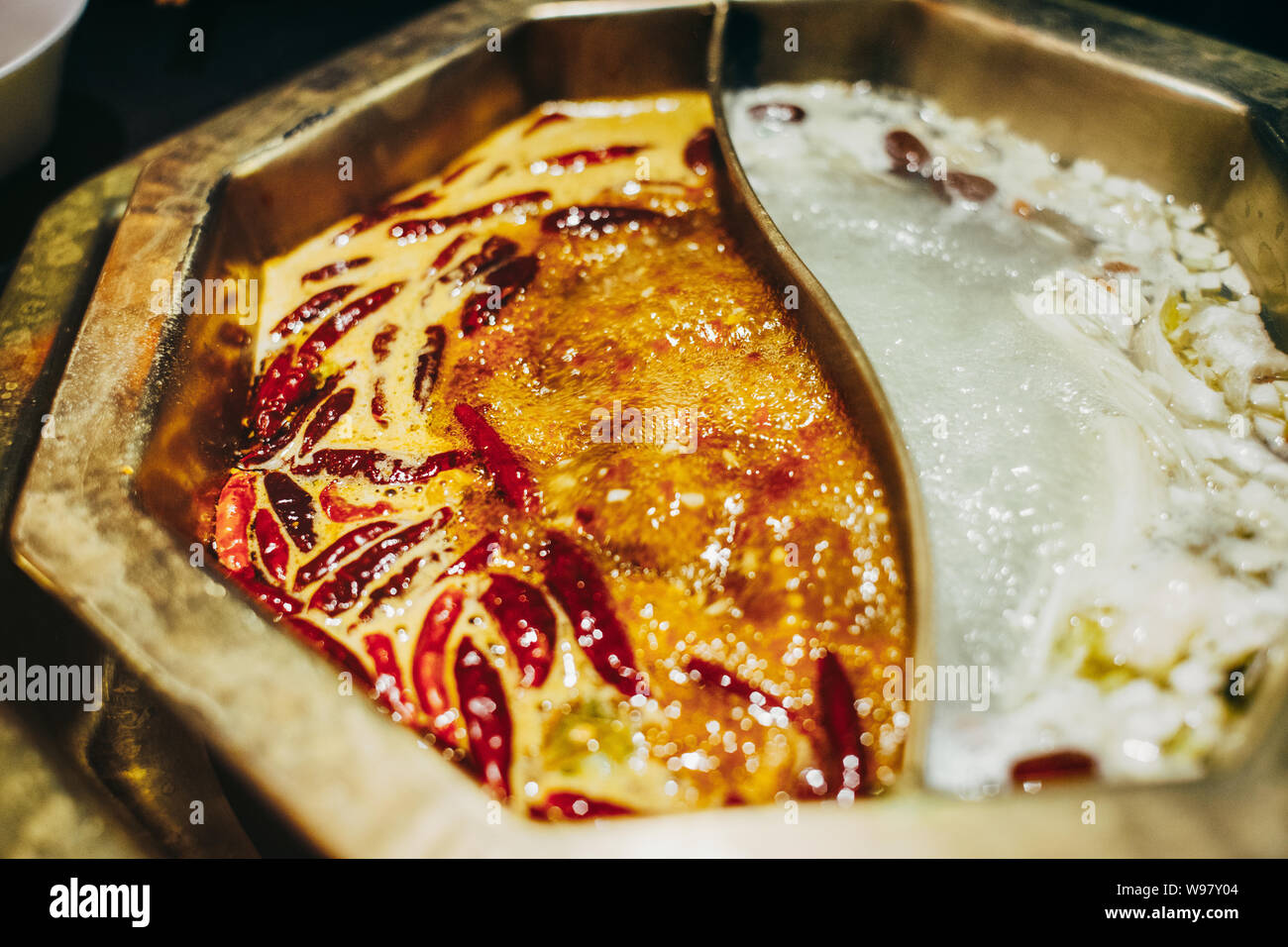 Chinesische hot pot, mit Mala würzige Suppe Stockfoto
