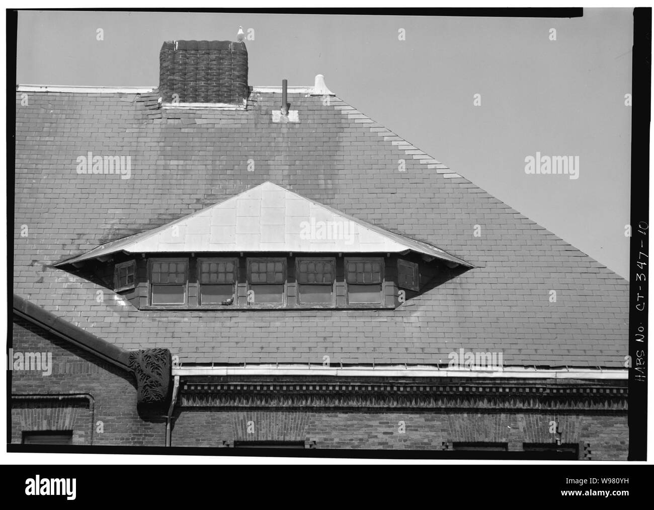DETAIL VON DORMER im East End von Dach, Fassade - Neue London Bahnhof. Stockfoto