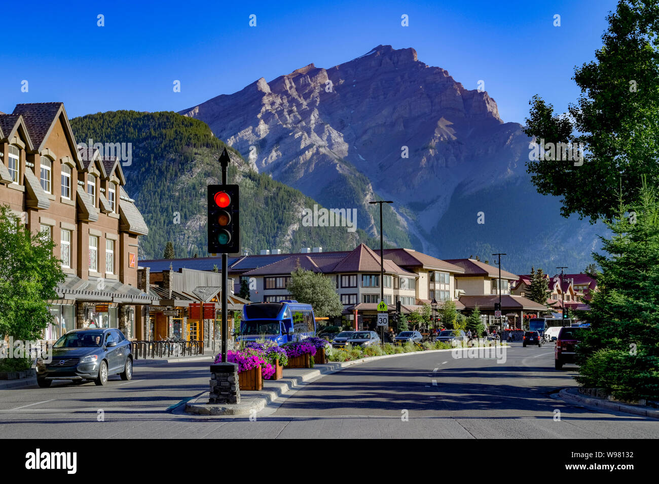 Stadt Banff Avenue, Banff, Banff National Park, Alberta, Kanada Stockfoto