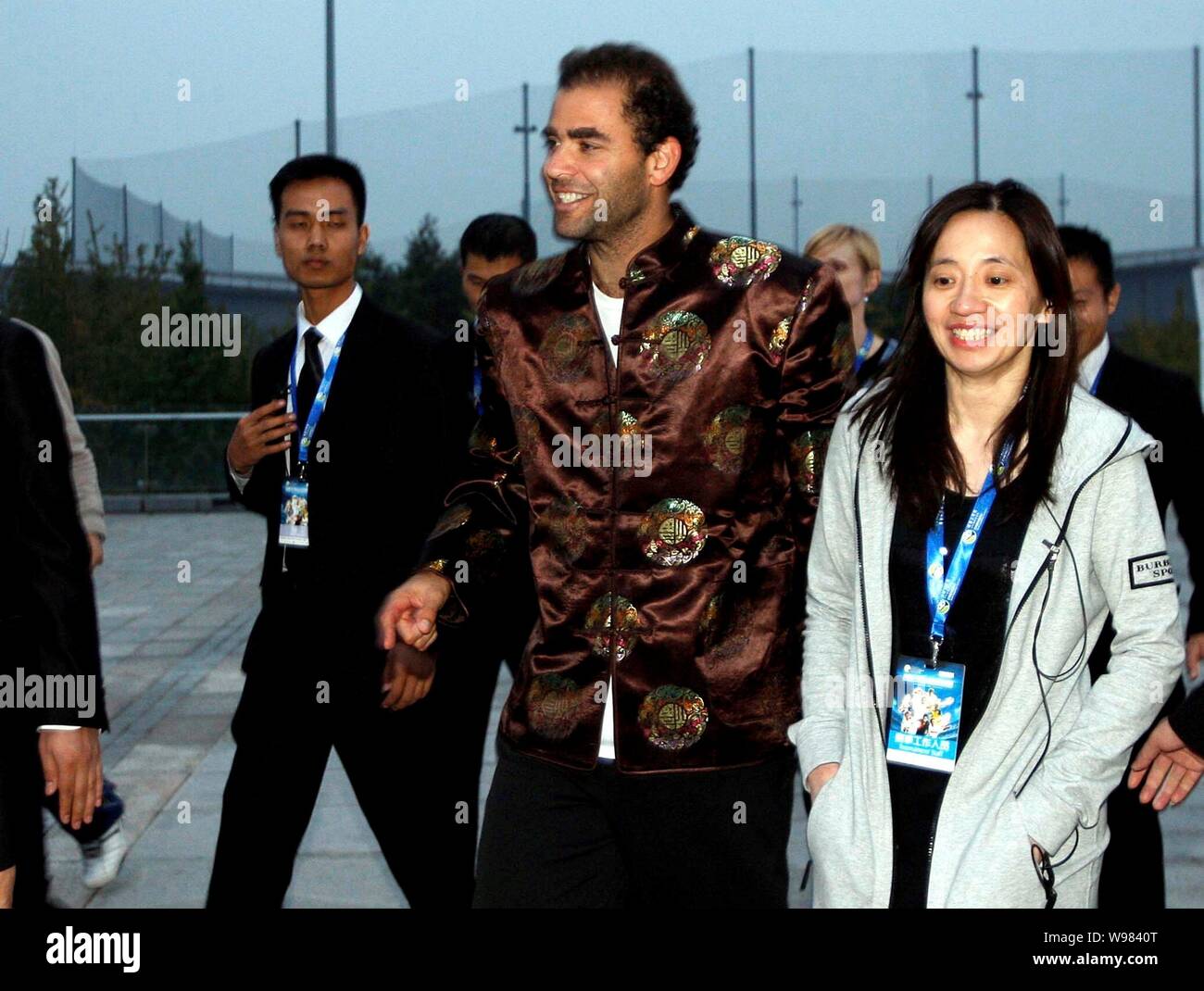 Pete Sampras aus den USA wird dargestellt, bevor seine dritte runde Spiel gegen Marat Safin in Russland während 2011 ATP Champions Tour in Chengdu Chengdu öffnen Stockfoto