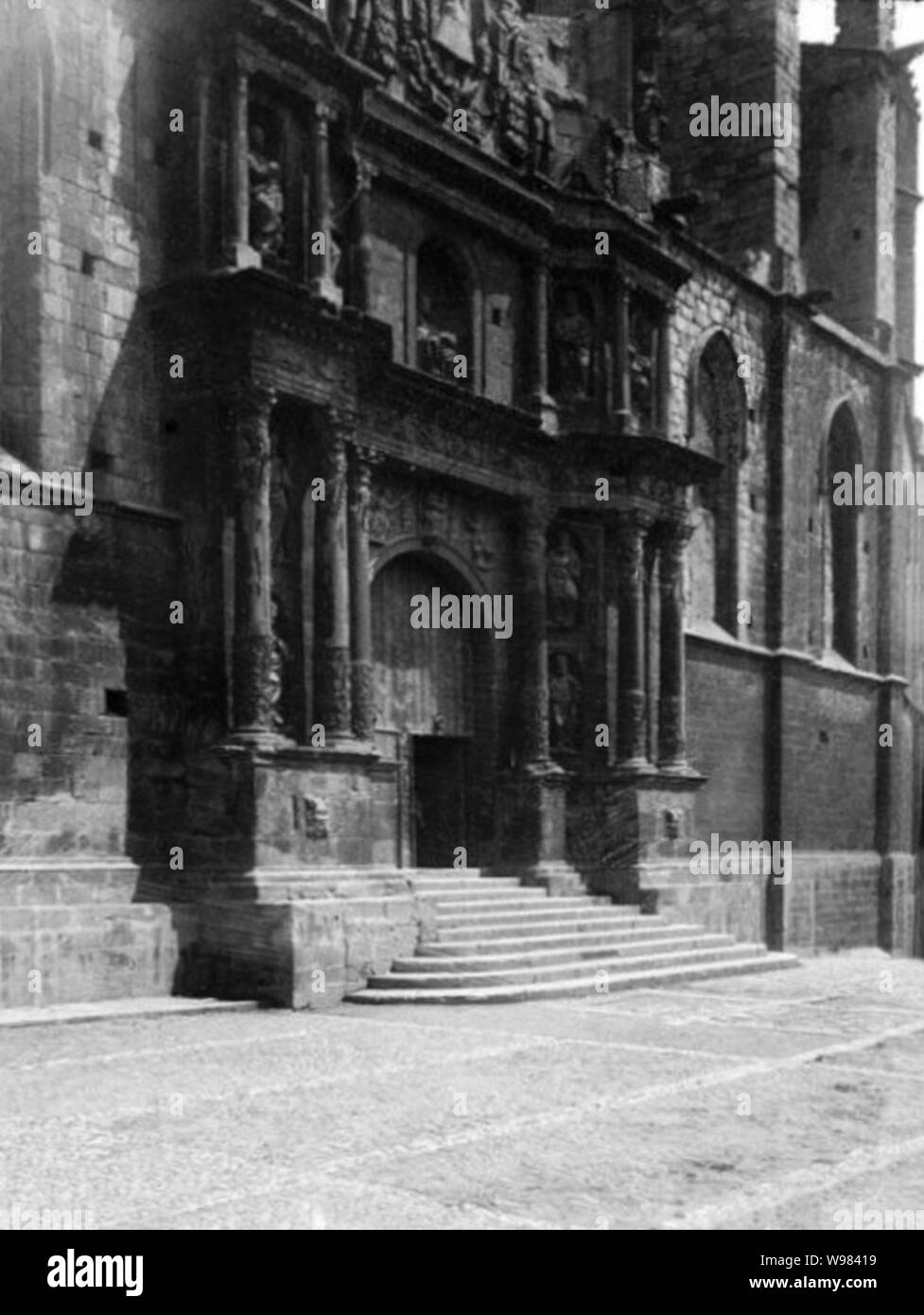Detall de La Porta de La Façana de la Catedral de Montblanc wiederhergestellt. Stockfoto