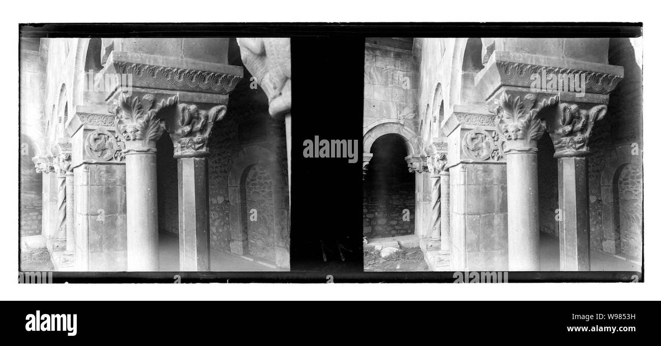Detall dels capitells romànics de la Catedral de Santa Eulàlia (Vdr-25 30). Stockfoto
