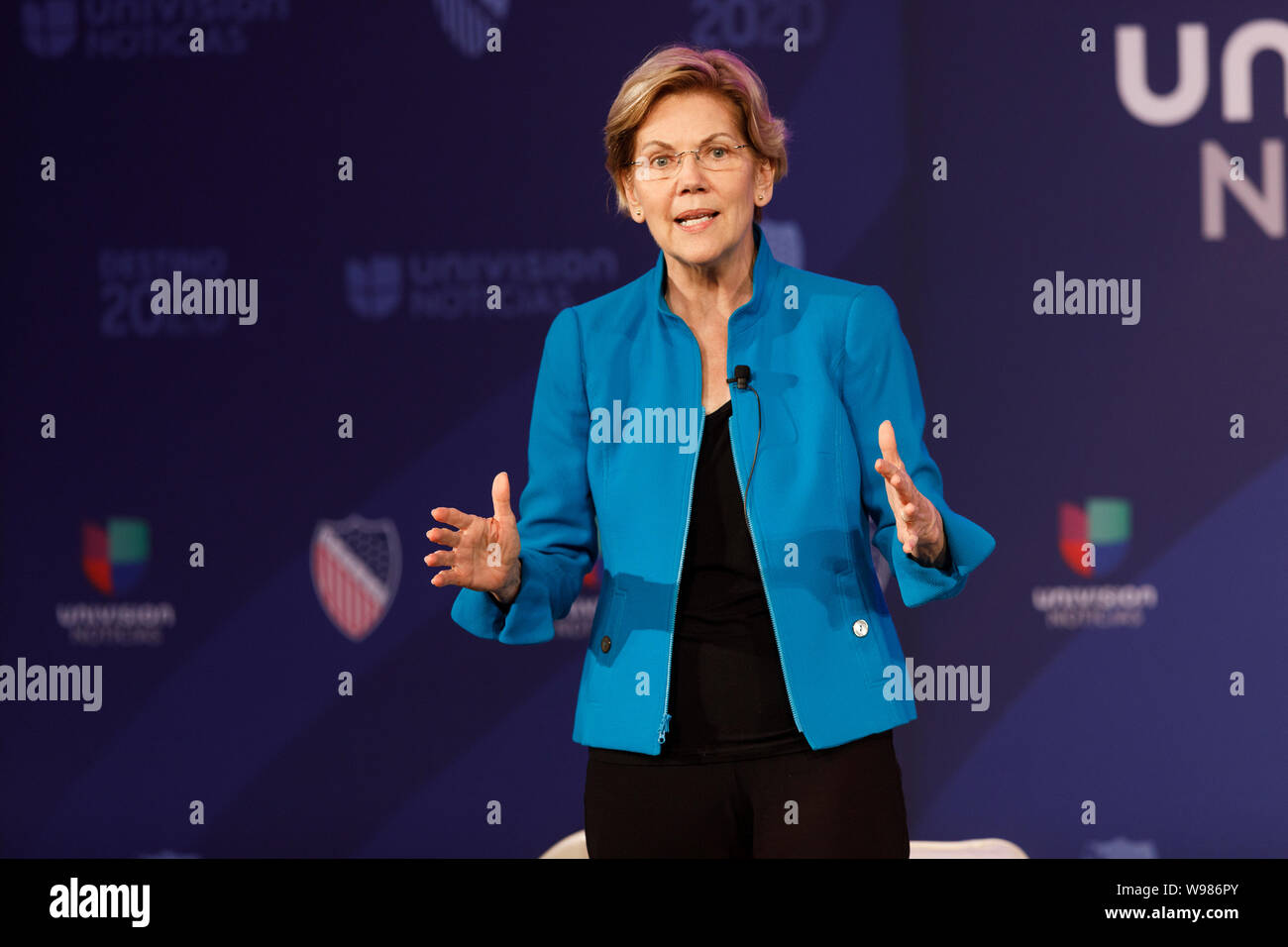 Senator Elizabeth Warren, ein Demokrat aus Massachusetts und Präsidentschaftskandidat 2020, spricht mit dem Publikum während einer Veranstaltung Stockfoto