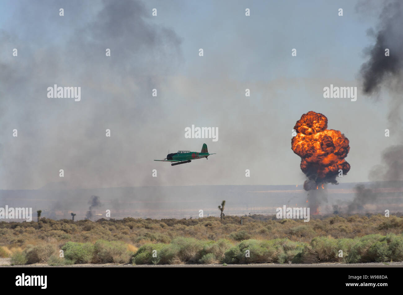 Bild eines simulierten Pacific Theater Bombardierung während einer Flugschau. Stockfoto