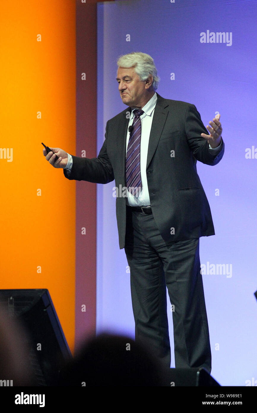SAP-Mitgründer Hasso Plattner liefert eine Rede in China Sapphire Now+SAP TechEd Beijing in Peking, China, 15. November 2011. Germanys SAP AG Stockfoto