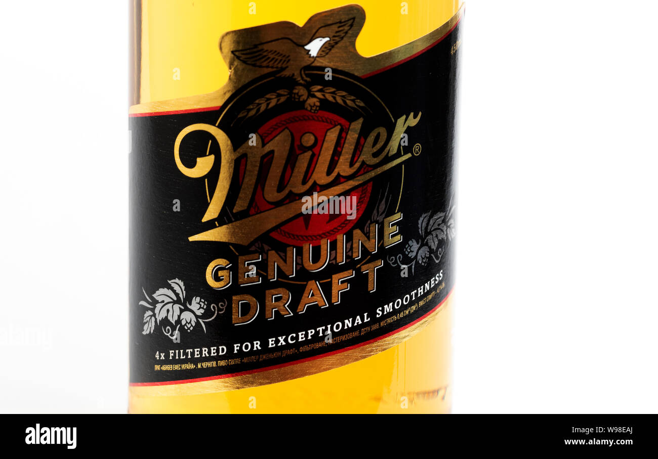 Miller Bier 0,5 l Flasche auf weißem Hintergrund Stockfoto