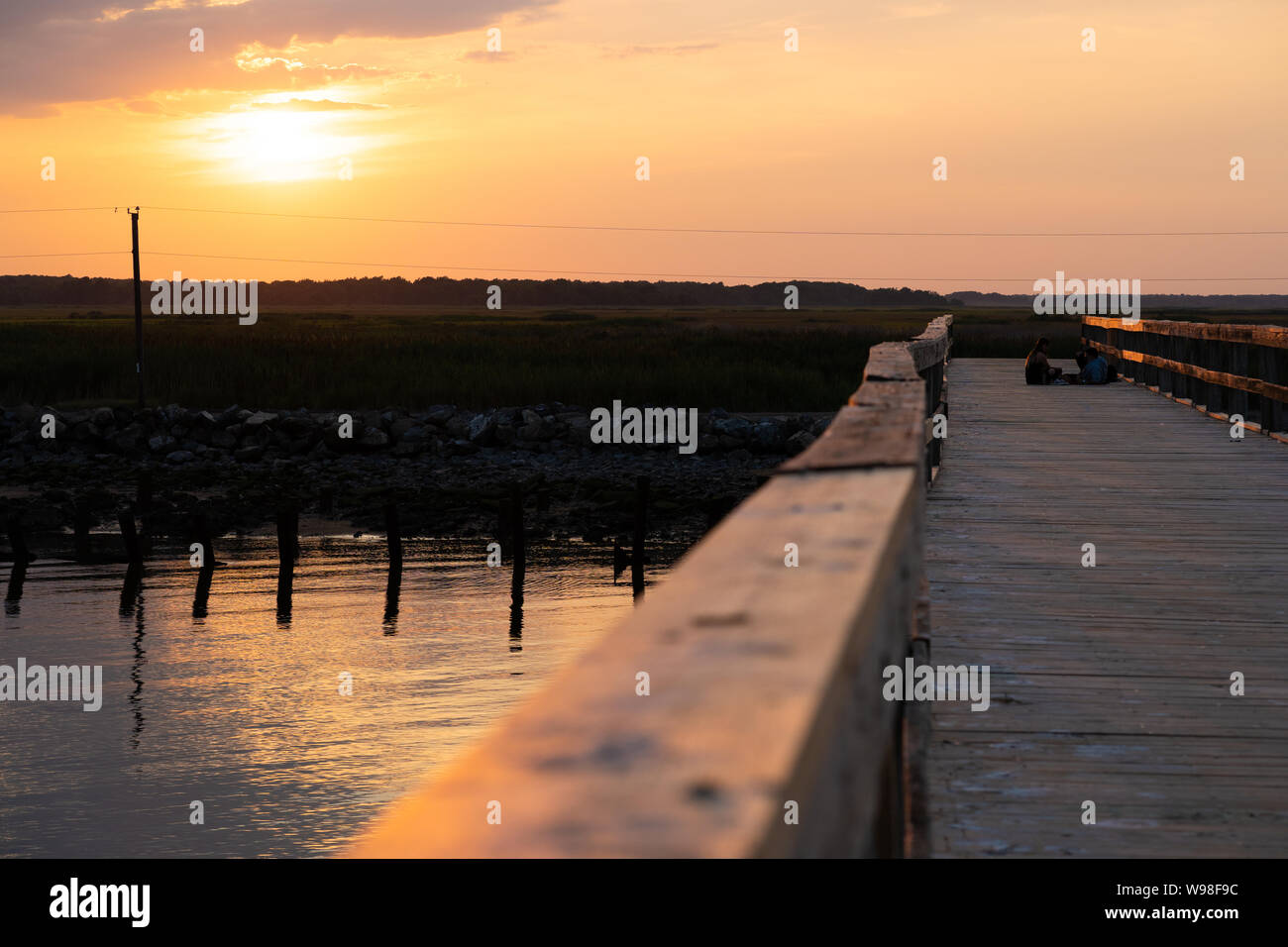 Einen schönen Sonnenuntergang an der Pier. Stockfoto