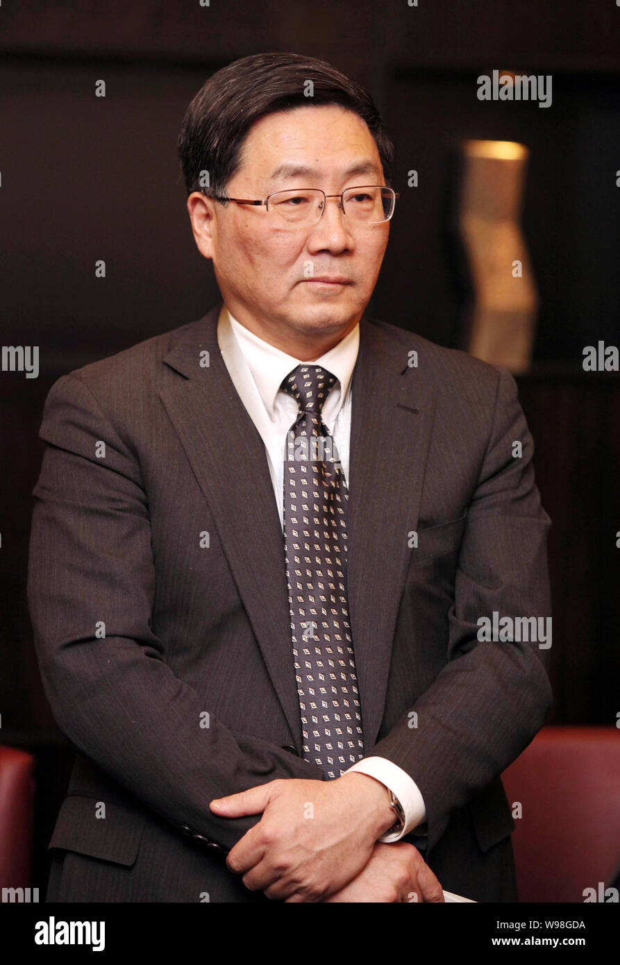 ---- Wang Dazong, General Manager von Beijing Automotive Industry Holding Company (BAIC), ist an der Caijing Jahreskonferenz 2010 in Peking, Kinn gesehen Stockfoto