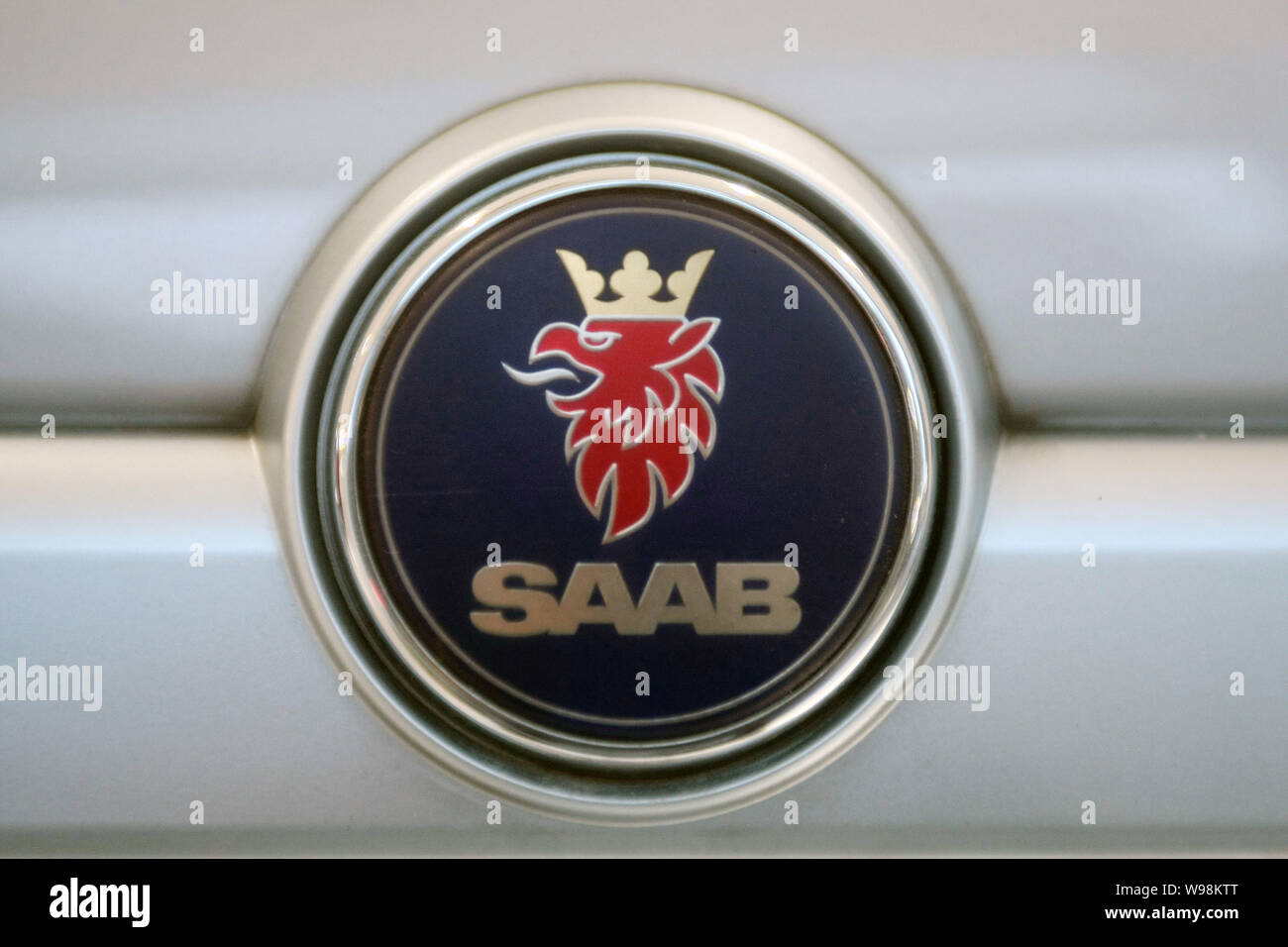 Blick auf das Logo von SAAB an einem 4S Store in Shanghai, China, 20. Dezember 2011. Saab Automobile AB in Konkurs, die der schwedische Automobilhersteller Stockfoto
