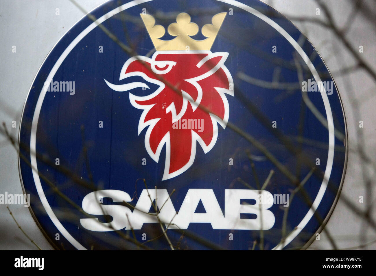 Blick auf das Logo von SAAB an einem 4S Store in Shanghai, China, 20. Dezember 2011. Saab Automobile AB in Konkurs, die der schwedische Automobilhersteller Stockfoto
