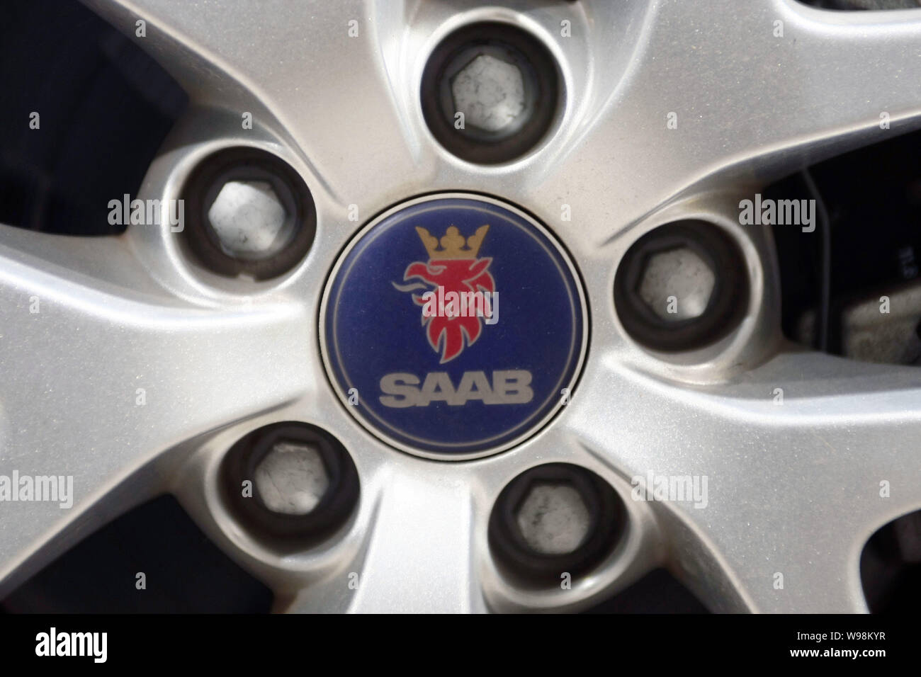 Blick auf das Logo von SAAB an einem 4S Store in Shanghai, China, 20. Dezember 2011. Saab Automobile AB in Konkurs, die der schwedische Automobilhersteller Stockfoto