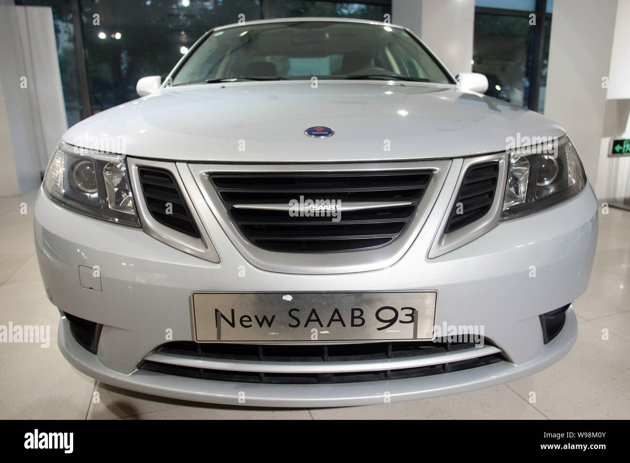 Ein SAAB Auto ist auf Anzeige an einem 4S-Store in Shanghai, China, 20. Dezember 2011. Saab Automobile AB in Konkurs, die der schwedische Automobilhersteller Stockfoto