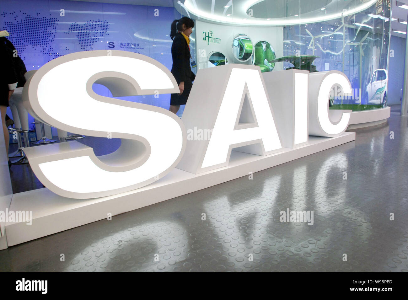 ---- Ein Mitarbeiter über den Stand der SAIC (Shanghai Automotive Industry Corporation (Gruppe)) Am 14. Shanghai International Automobile Indust Stockfoto