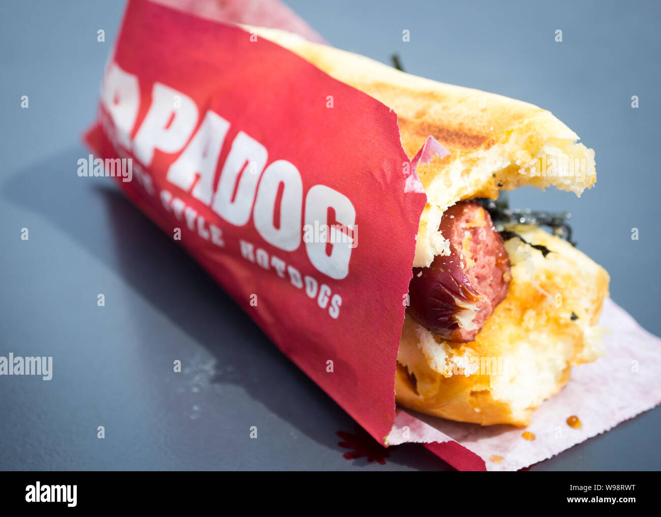 Eine terimayo JAPADOG, die Signatur hot dog von JAPADOG, einer beliebten kleinen Kette von Hot Dog steht in Vancouver, British Columbia, Kanada. Stockfoto