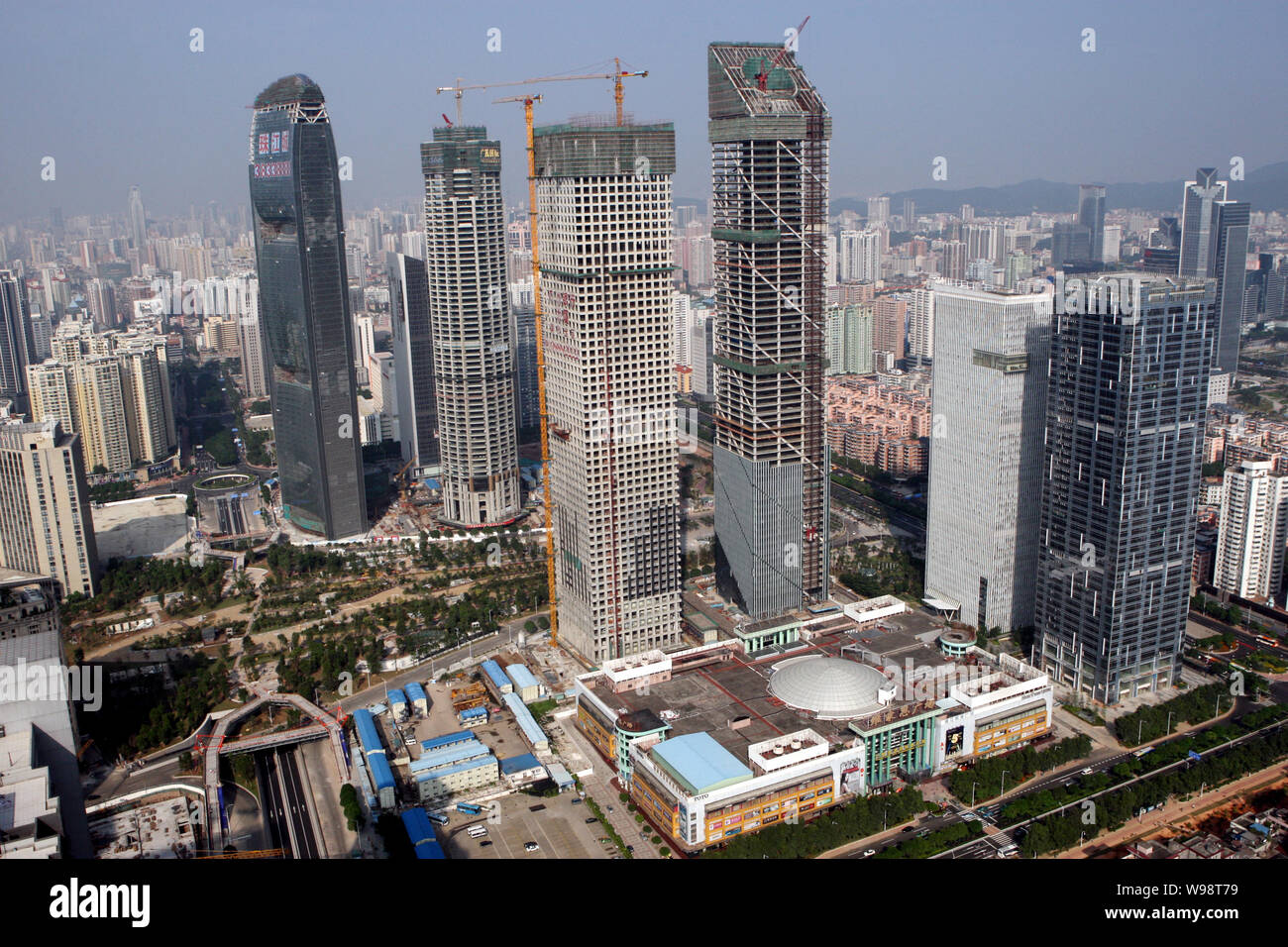 ---- Blick auf moderne Hochhäuser im Bau in Guangzhou City, South China Guangdong Provinz, 17. Oktober 2010. China Guangdong Stockfoto