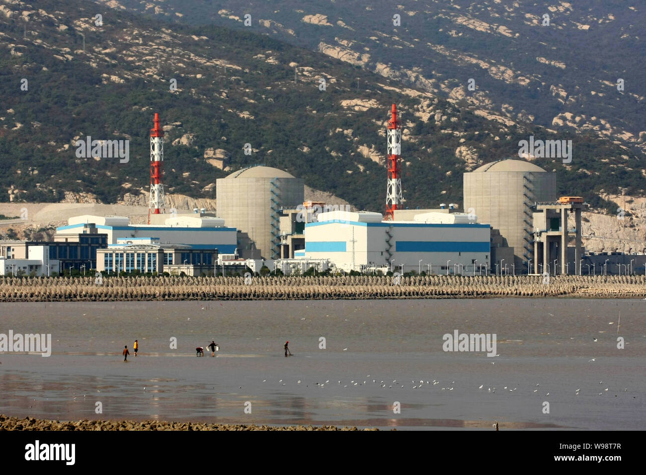 ---- Blick auf das Kernkraftwerk Tianwan in Lanzhou City, East China Jiangsu Provinz, 13. Oktober 2010. China Staatsrat, oder Schaltschrank Stockfoto