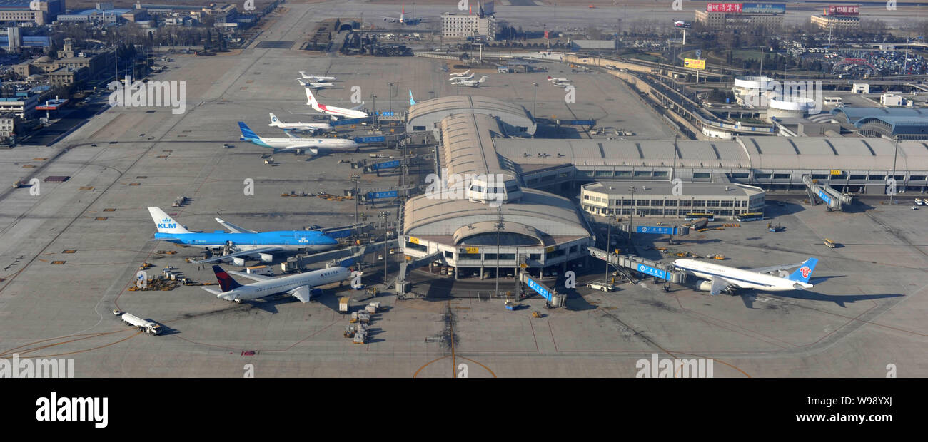 ------ Luftbild von düsenjets am Terminal 1 des Beijing Capital International Flughafen in Peking, China, 17. Januar 2011. Die Pekinger Kappe Stockfoto