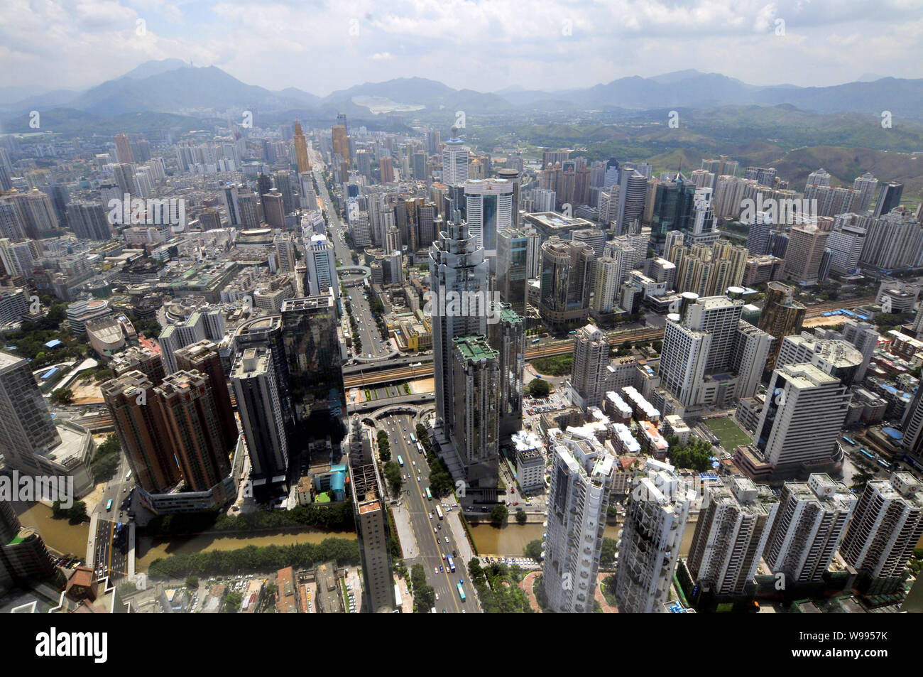 ---- Blick auf die Cluster von Hochhäusern in Shenzhen City, South China Guangdong Provinz, 12. Mai 2011. China Guangdong Provinz sagte Monda Stockfoto