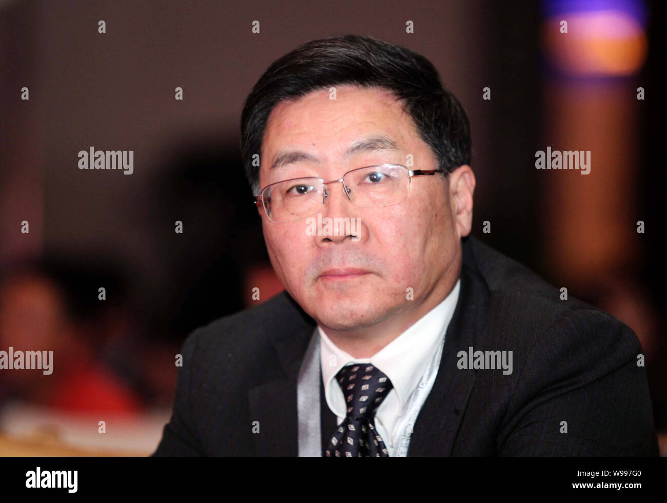 ---- Wang Dazong, General Manager von Beijing Automotive Industry Holding Company (BAIC), ist an der Caijing Jahreskonferenz 2010 in Peking, Kinn gesehen Stockfoto