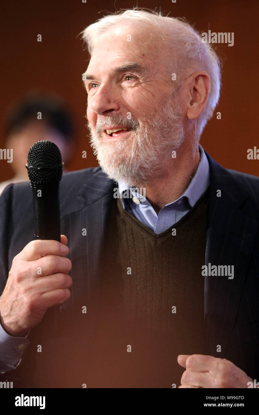 Der amerikanische Historiker Jonathan D. Spence spricht während der US-China Forum für Kunst und Kultur in Peking, China, 17. November 2011. Stockfoto