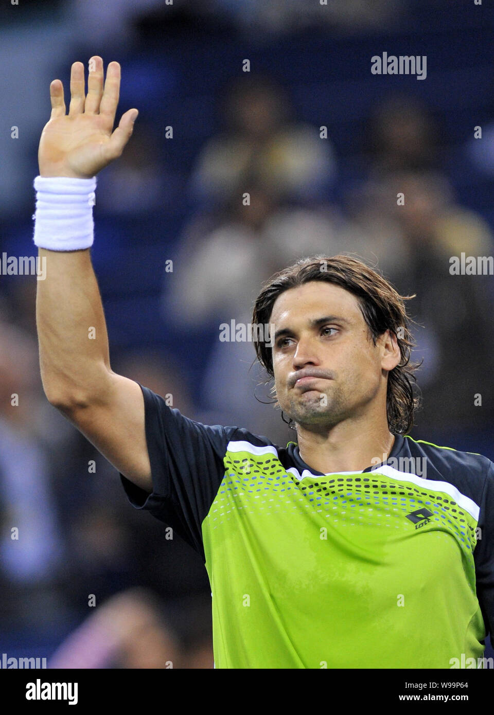 David Ferrer von Spanien Wellen an das Publikum nach dem Sieg gegen David Ferrer an der mens Halbfinale an der 2011 Shanghai Rolex Masters Turnier am t Stockfoto