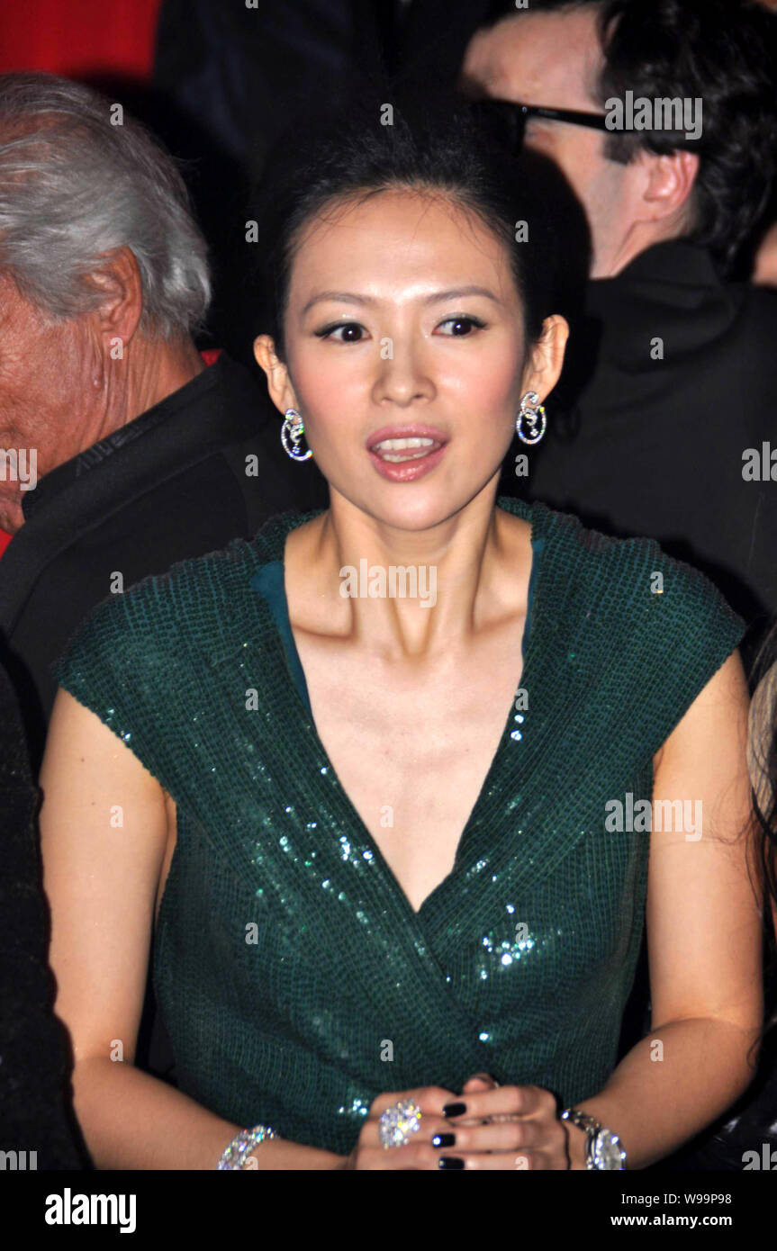 Chinesische Schauspielerin Zhang Ziyi besucht eine Partei der US-Marke fashion DVF in Shanghai, China, 31. März 2011. Stockfoto