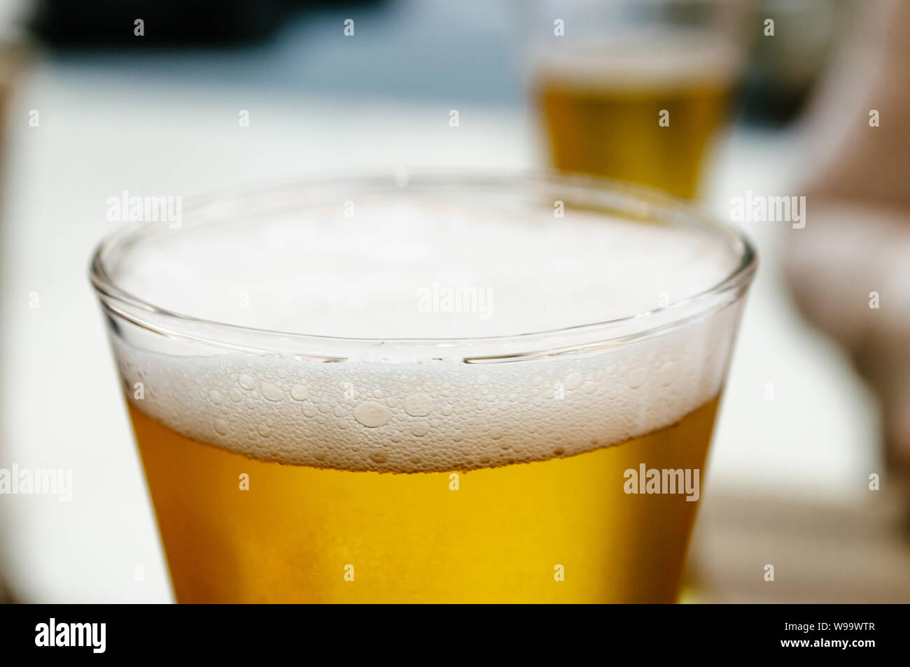 Bier im Glas in Saigon, Vietnam Stockfoto