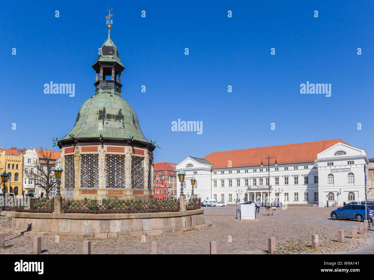 Rathaus und Wasserarbeit Turm in der Altstadt Wismar, Deutschland Stockfoto