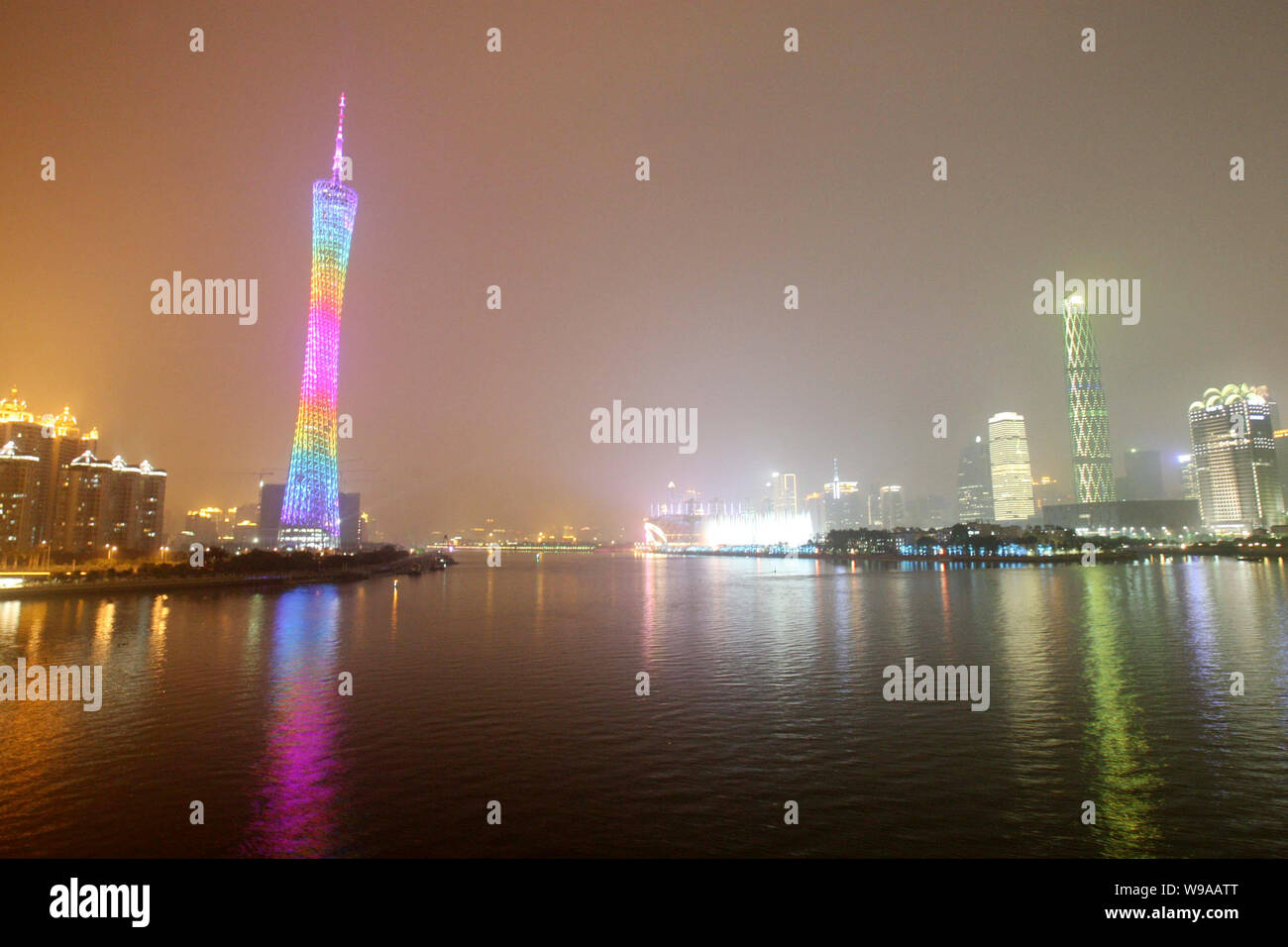 Nachtansicht des Canton Tower, die früher als der Guangzhou TV und Sightseeing Tower in Guangzhou City, South China Guangdong Provinz, 28 Septemb Stockfoto