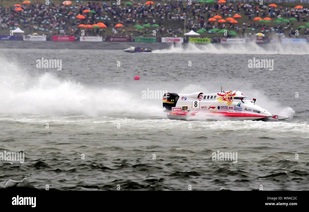 Pierre Lundin, Front, der China CTIC Team und andere Motorboot Racers konkurrieren während der 2010 U.I.M. F1 H2O Wm Grand Prix von Shenzhen Stockfoto