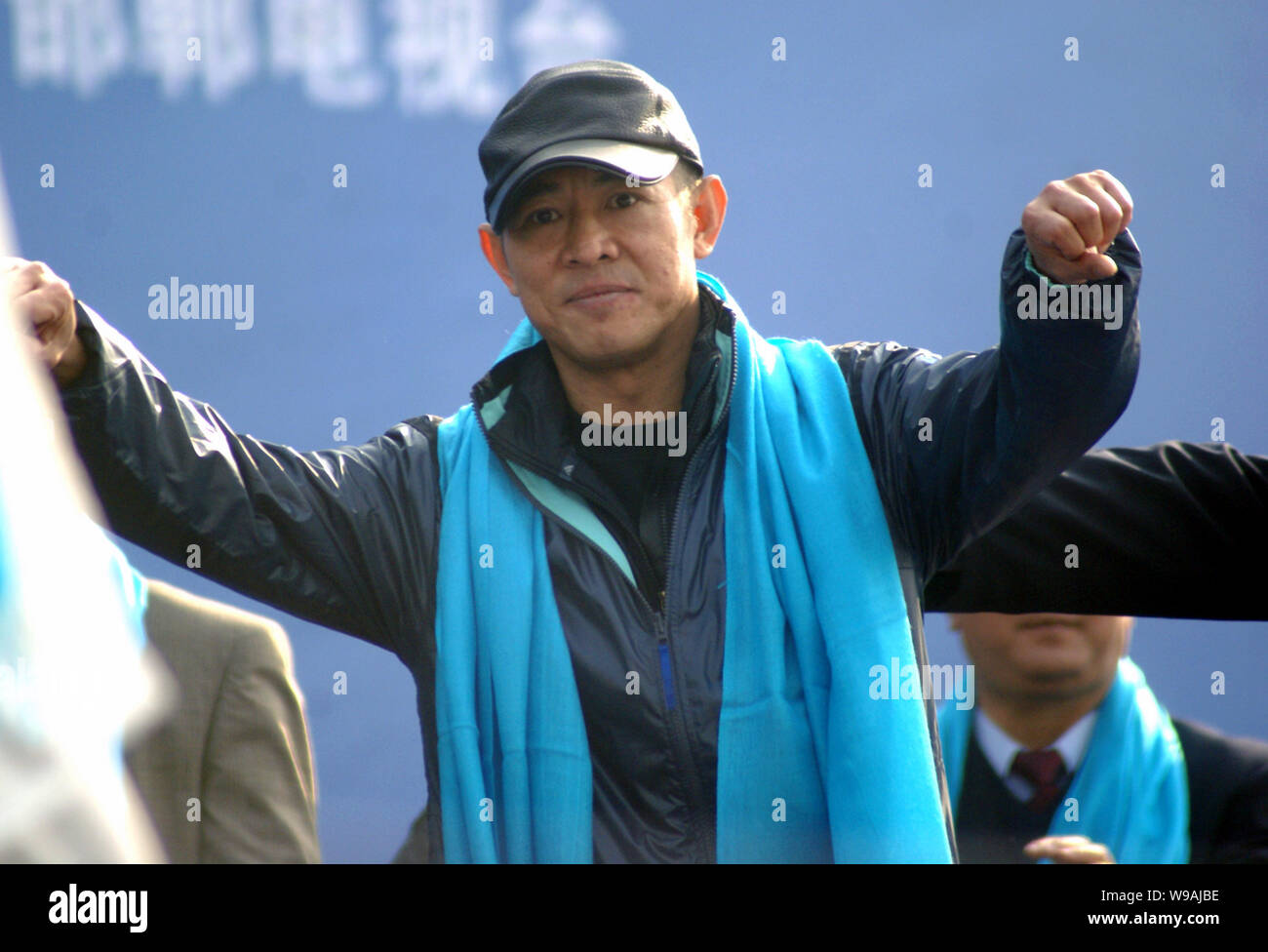 Chinesische Kung Fu Star Jet Li practices Tai Chi Chuan während einer Benefizveranstaltung der Stiftung in Handan Stadt zu fördern, North China Provinz Hebei, N Stockfoto
