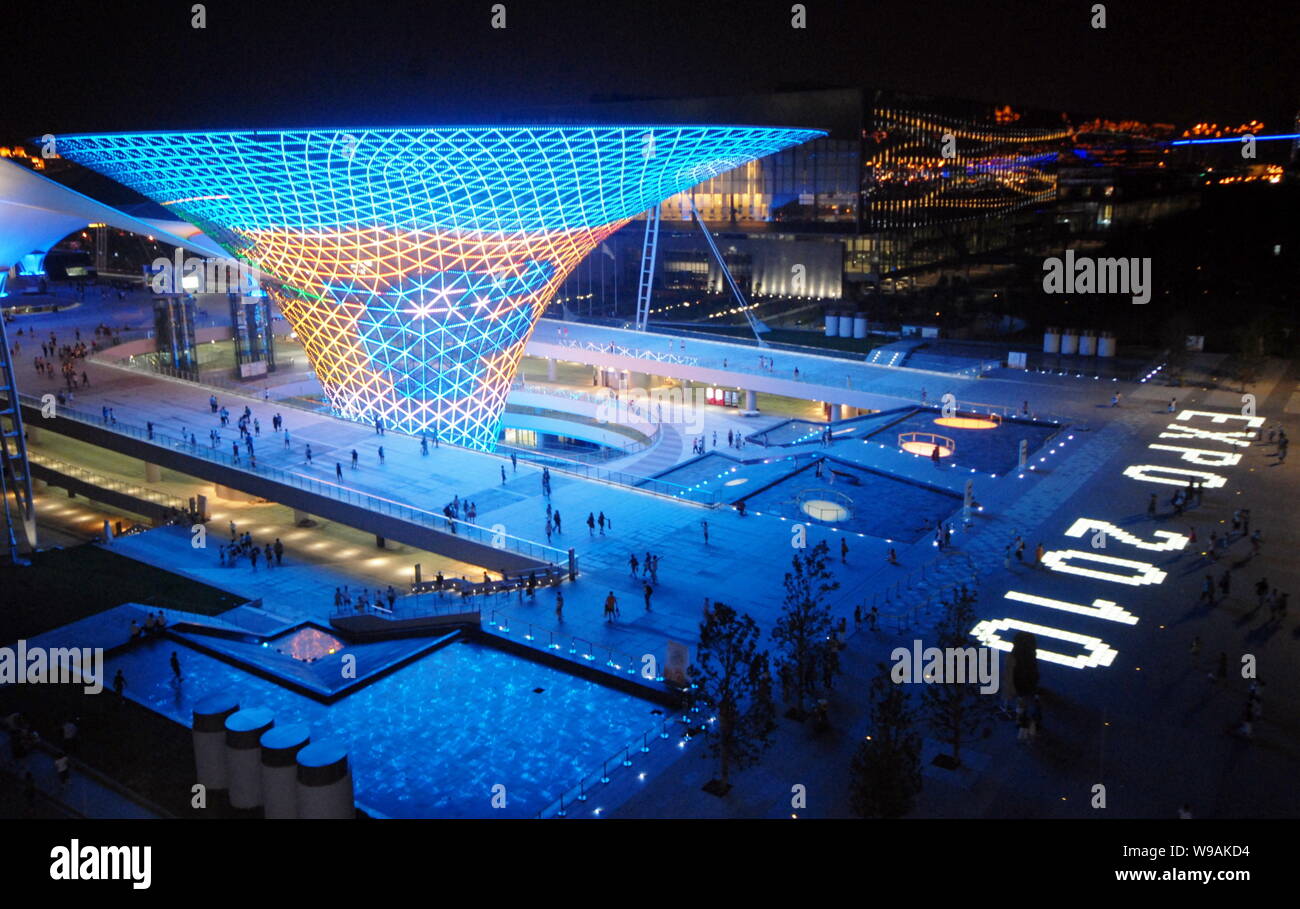 Nachtansicht des Sun Valley in der Expo-Achse im Expo Park in Shanghai, China, 21. Juli 2010. Stockfoto Nachtansicht des Sun Valley in der Expo-Achse im Expo Park in Shanghai, China, 21. Juli 2010. Stockfoto