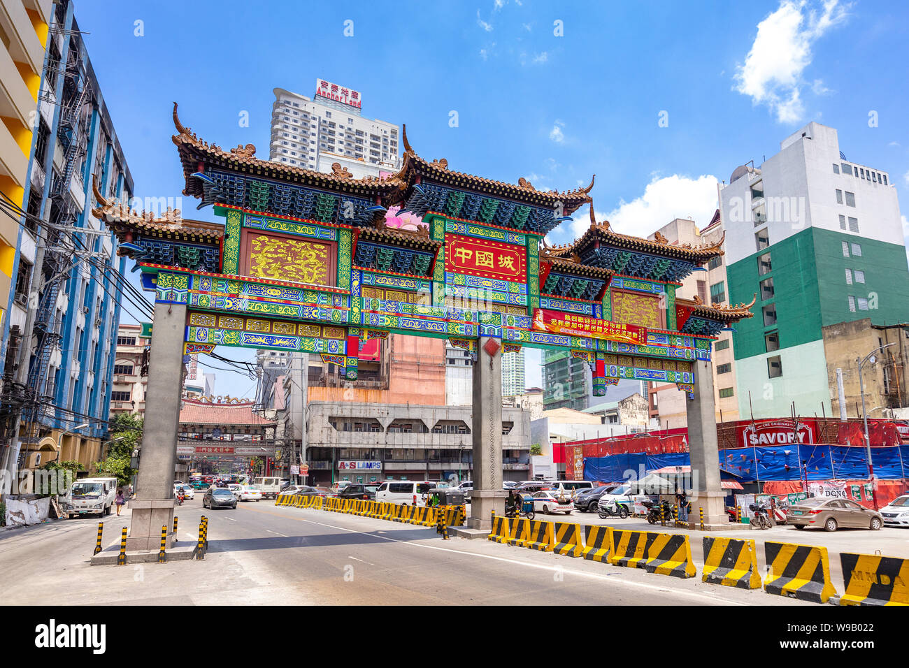 Manila, Philippinen - April 8, 2019: Die größte Chinatown Bogen der Welt in Manila, die am 23. Juni 2015 eingeweiht wurde. Stockfoto