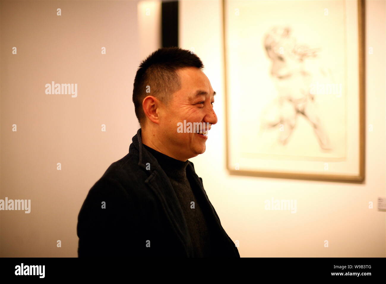 Chinesische artiest Guo Wei ist während der B. Toguo/Guo Wei Ausstellung im Hadrien de Montferrand Rücklaufkanal Im 798 Art District in Peking, China gesehen, Stockfoto