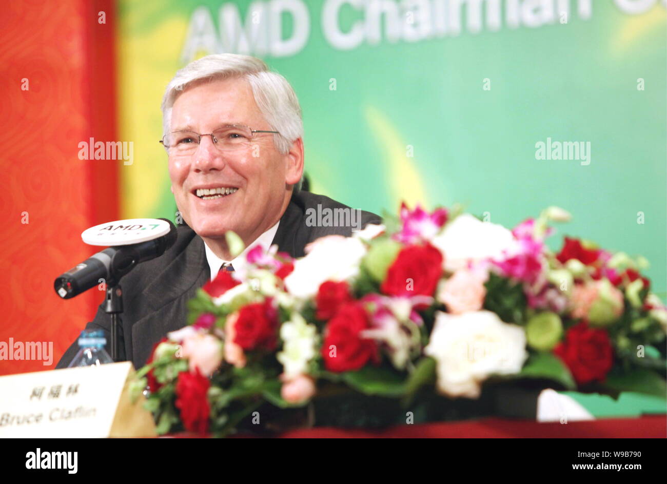 Bruce Claflin, Vorsitzender des Vorstands der Advanced Micro Devices Inc (AMD), spricht auf einer Pressekonferenz in Peking, China, 13. Oktober 2010. AMD Chi Stockfoto