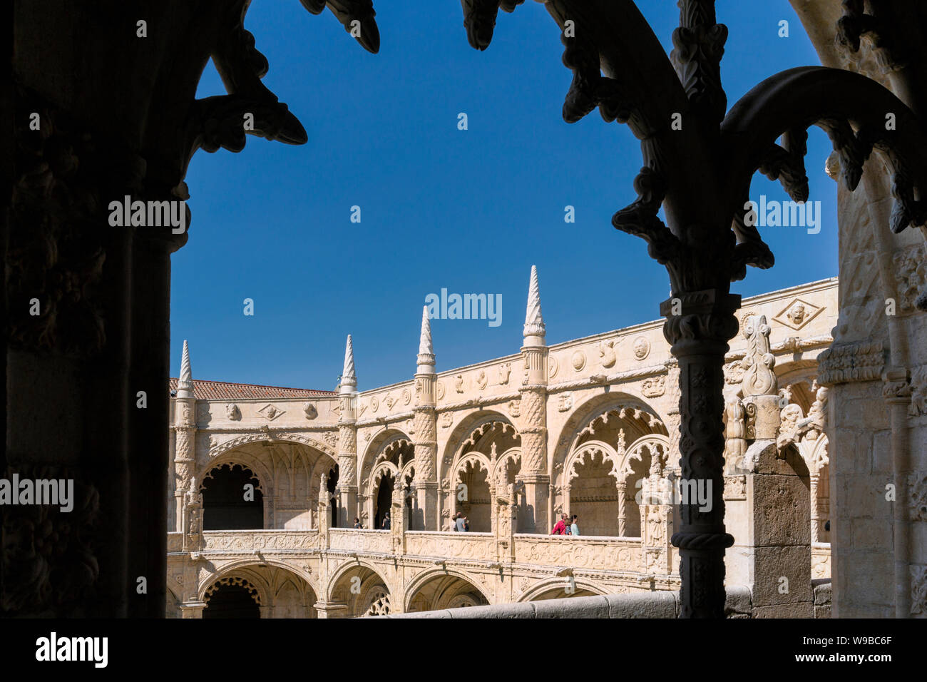 Lissabon, Portugal. Der Kreuzgang des Hieronymus-kloster oder das Kloster der Hieronymites. Das Kloster gilt als ein Triumph des Manuelinischen Stockfoto