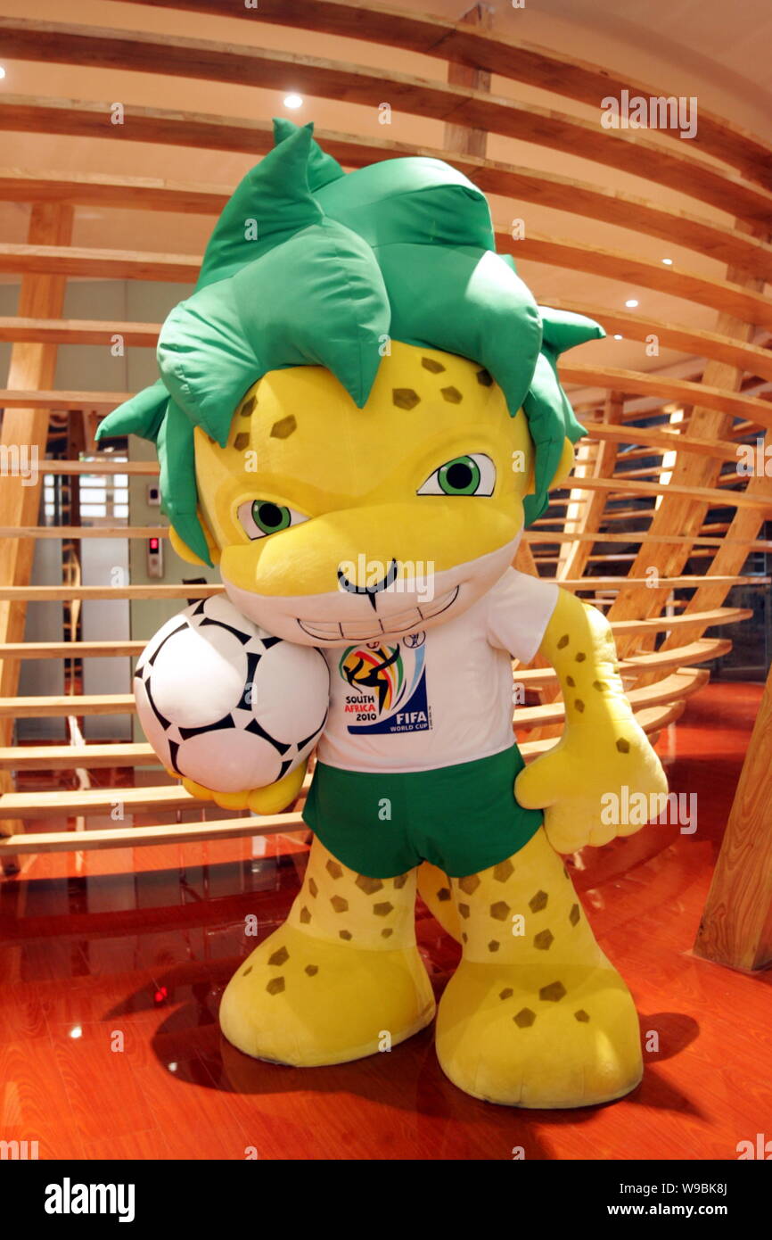 Das Maskottchen der FIFA WM 2010 in Südafrika ist im Südafrika Pavillon auf der Weltausstellung in Shanghai, China, 6. Mai 2010 angezeigt Stockfoto